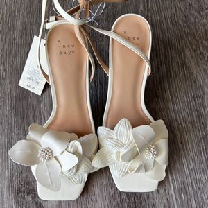A New Day Women's White Cream Floral Sandals New